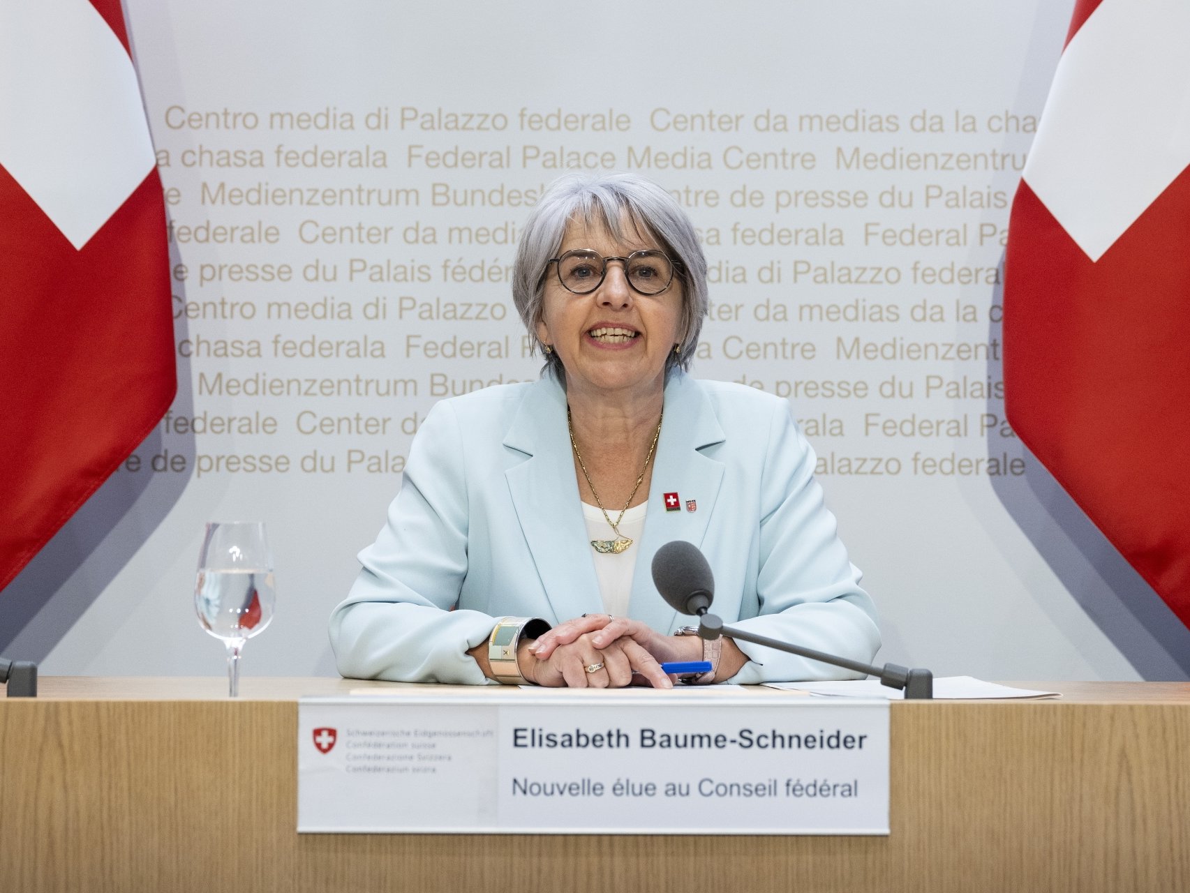 La nouvelle conseillère fédérale Elisabeth Baume-Schneider a donné une conférence de presse ce mercredi 7 décembre, peu après son élection.