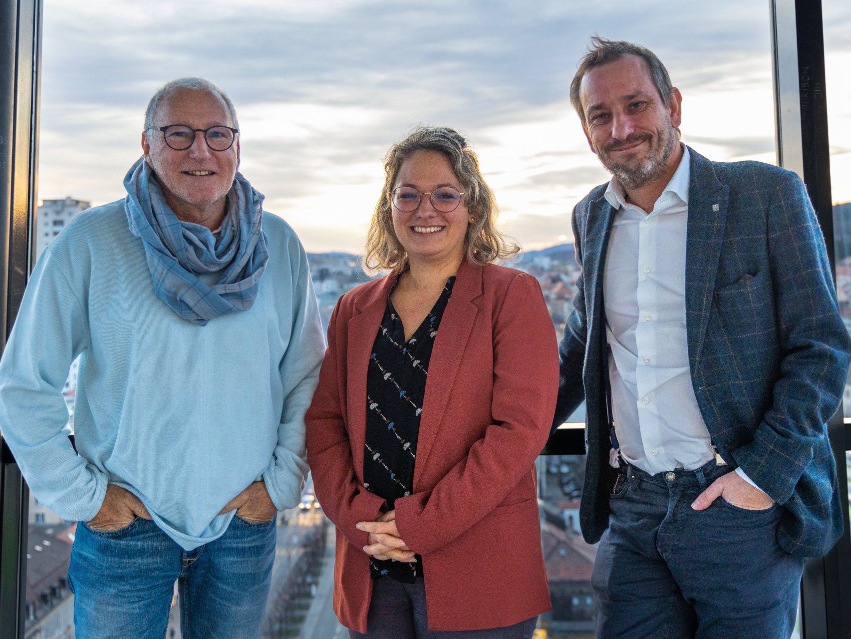 Floriane Mamie – ici entourée du président de la Ville Patrick Hermann (à gauche) et du conseiller communal Jean-Daniel Jeanneret – est la nouvelle chancelière.