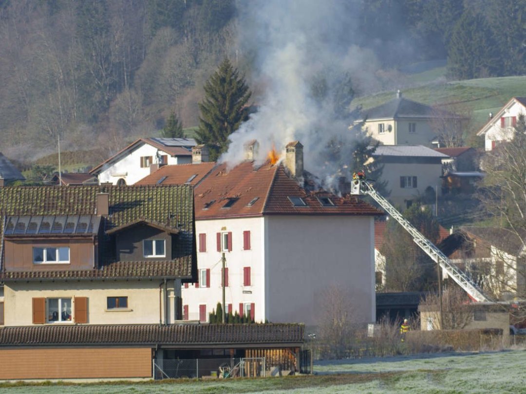 L'incendie a nécessité l'intervention d'une trentaine de pompiers.