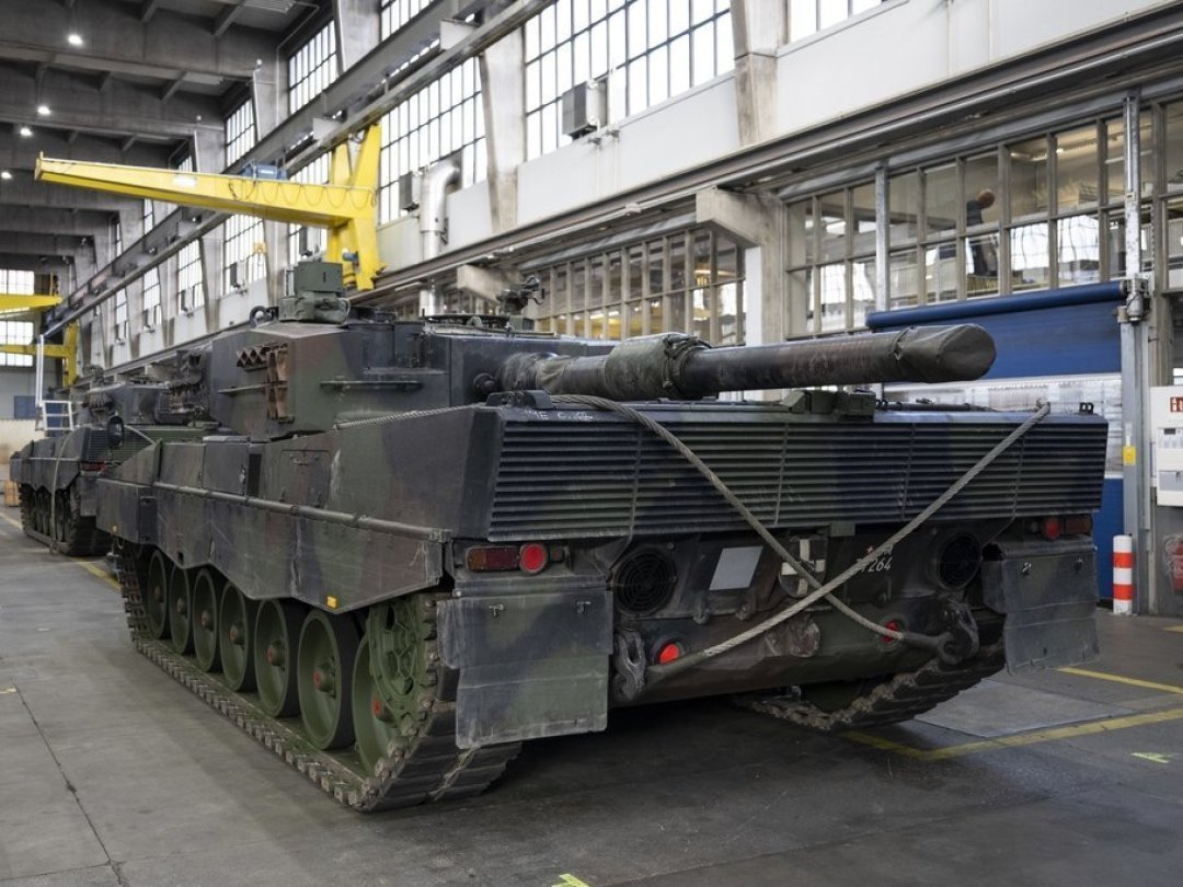 La Suisse devrait mettre hors-service 25 chars Leopard, estime une commission parlementaire. Afin de permettre la revente au constructeur allemand (archives).