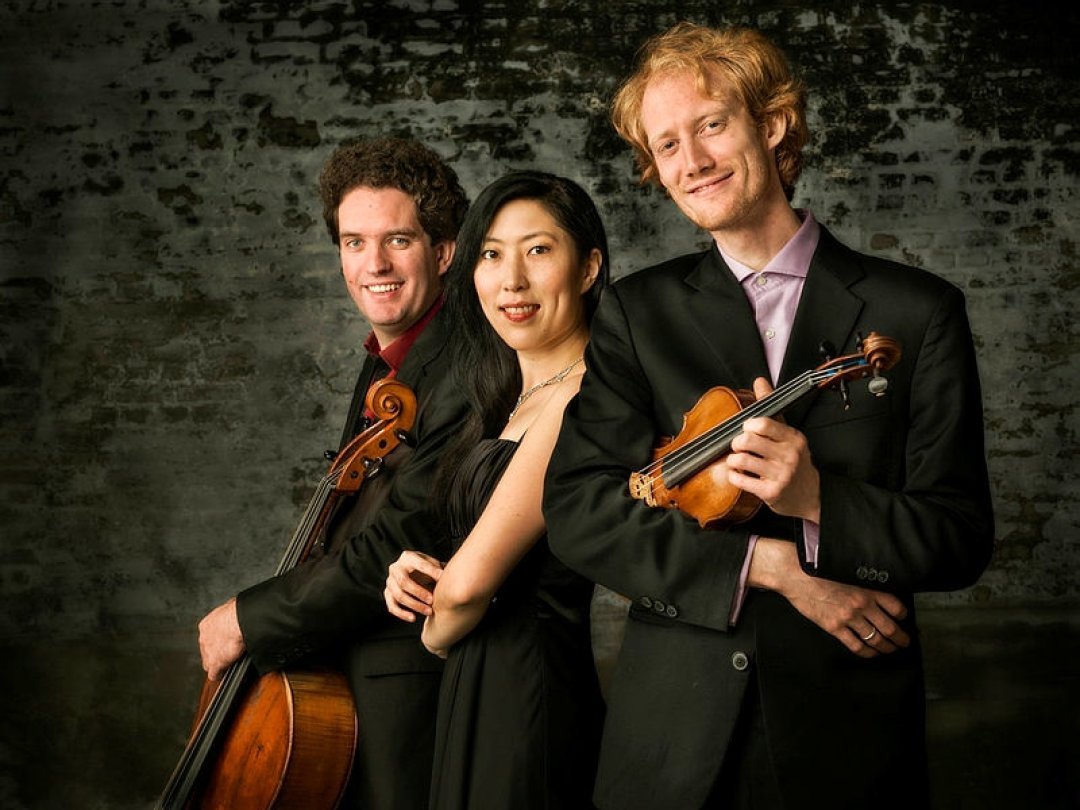 Le Trio Mistral est formé par Maïko Inoue au piano, Olivier Piguet au violon et Johannes Burghoff au violoncelle.