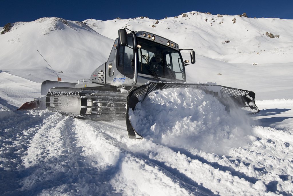 L'impôt sera remboursé aux entreprises qui consomment du carburant pour préparer des pistes de ski et de luge, ainsi que des chemins de randonnée d'hiver.