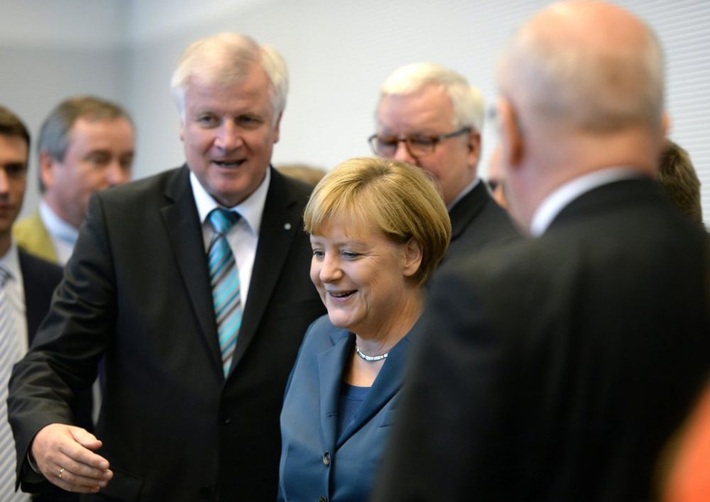 epa03881816 Bavarian premier Horst Seehofer (L) greets Christian Democratic Union (CDU) chairwoman and German Chancellor Angela Merkel before the beginning of the CDU parliamentary group meeting in the Reichstag in Berlin, Germany, 24 September 2013.  EPA/SOEREN STACHE