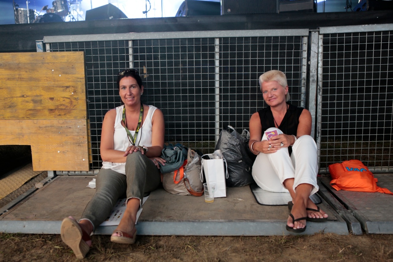 Simone et Judith ont tout prévu pour attendre leur idole.