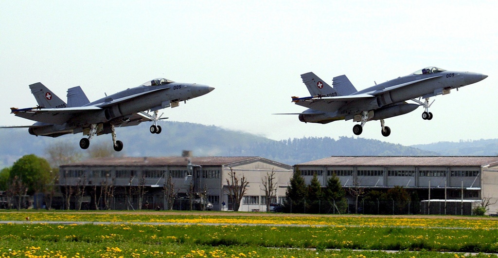 L'Aérodrome de Payerne (VD) peut concrètement passer du statut d'aérodrome militaire à celui d'aérodrome militaire avec utilisation civile.