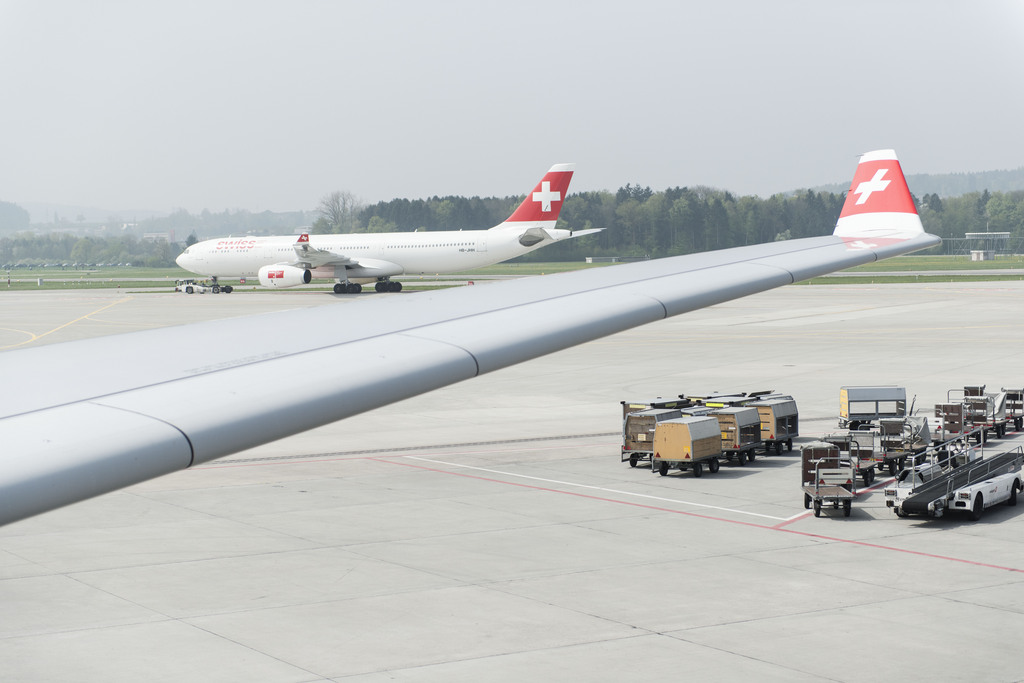La compagnie aérienne Swiss offre de verser au total 200'000 francs par an dès 2014 aux partis représentés au Conseil fédéral. 