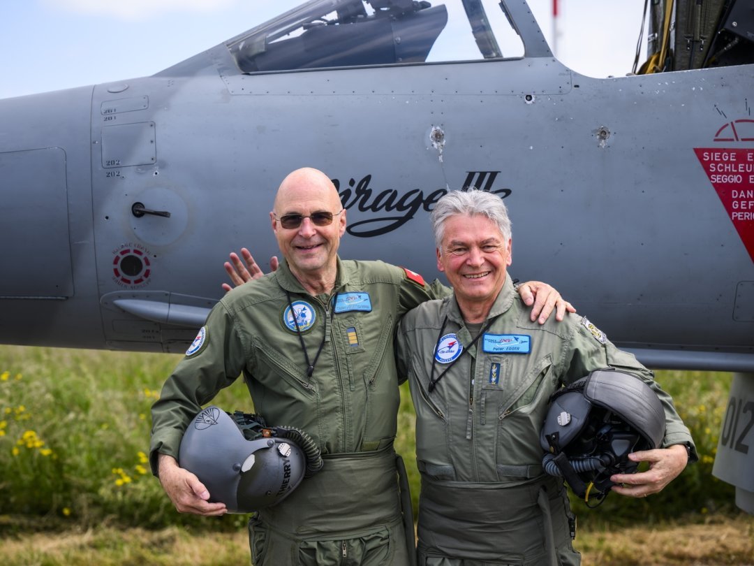 Le colonel neuchâtelois à la retraite Thierry Goetschmann (à gauche) était aux commandes lors des derniers vols du Mirage III.