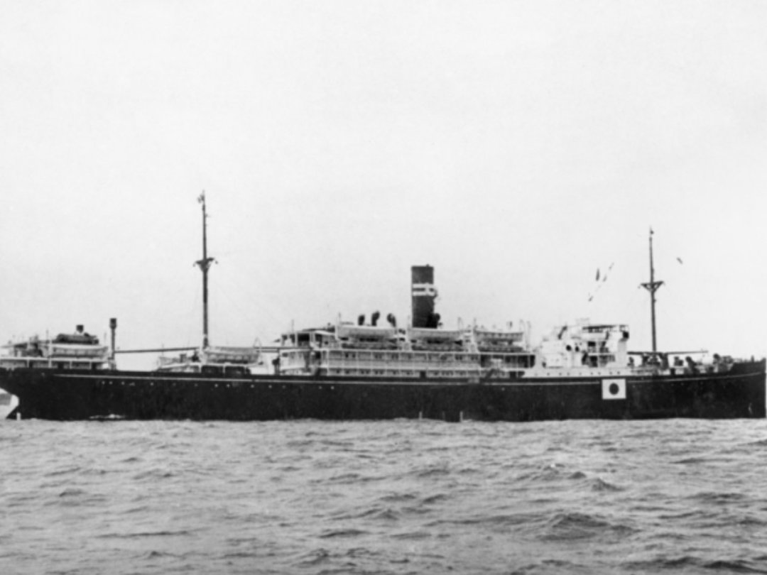 Le Montevideo Maru avait été coulé le 1er juillet 1942 par le sous-marin américain USS Sturgeon, dont l'équipage ignorait qu'il convoyait vers l'île chinoise de Hainan, occupée par l'armée japonaise, des prisonniers de guerre alliés.