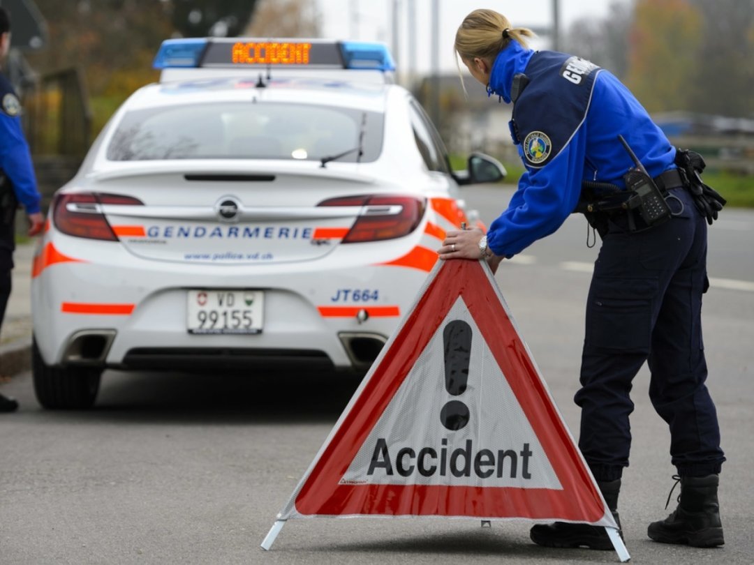 Le conducteur, qui a pris la fuite à pied, court toujours. La police lance un appel à témoins (image symbolique).