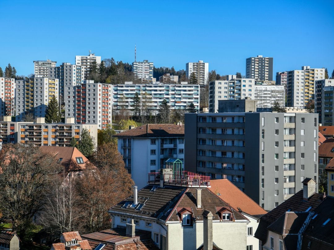 A La Chaux-de-Fonds, malgré la hausse du nombre total de logements, le taux de vacance des appartements diminue légèrement.