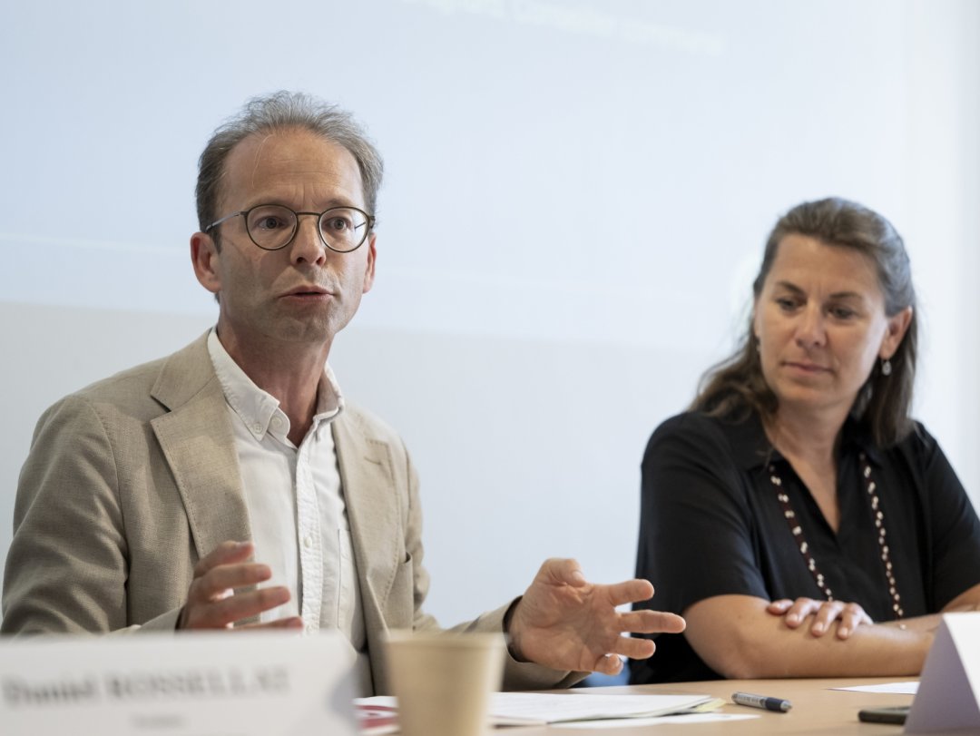 Le conseiller communal Théo Bregnard en compagnie de la présidente de l’association La Chaux-de-Fonds Capitale culturelle suisse Anouk Hellmann, en juin 2023.