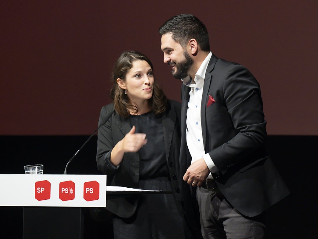 Mattea Meyer et Cédric Wermuth entendent poursuivre leur engagement à la tête du PS après le glissement à droite du Parlement (archives).