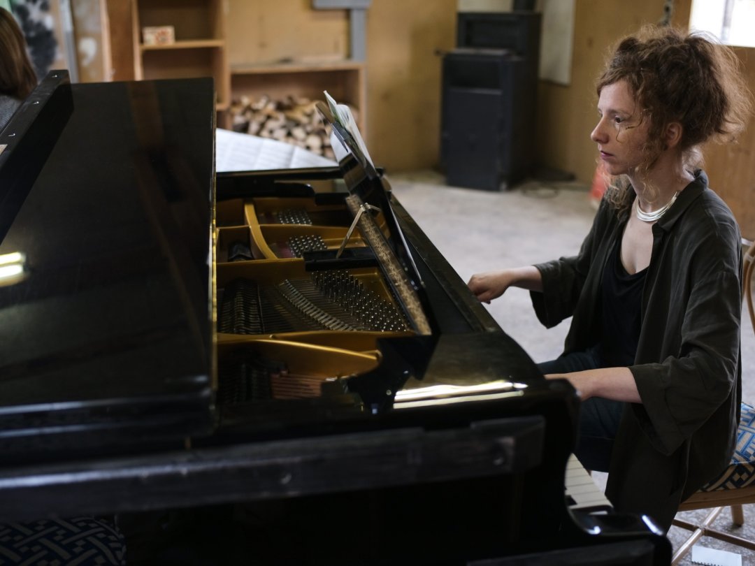 La pianiste Coraline Cuenot a fondé Racinotes il y a onze ans.