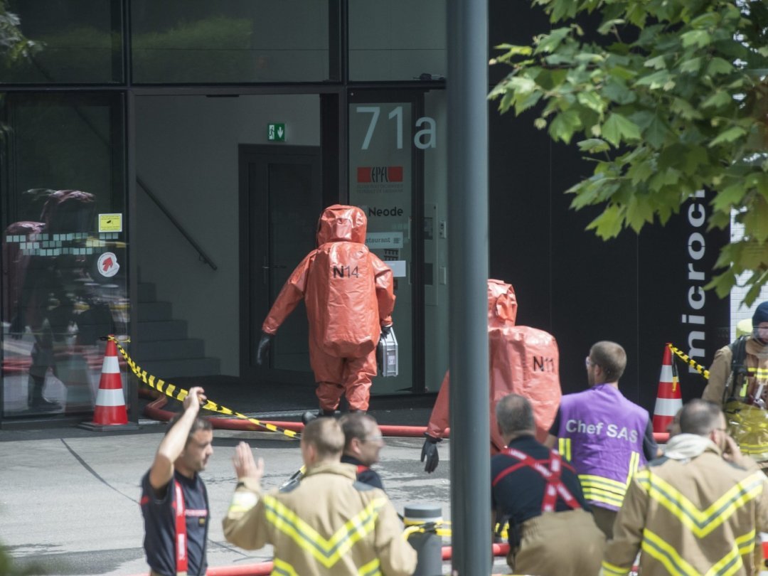 Les pompiers professionnels neuchâtelois sont équipés pour intervenir sur les sites sensibles, comme ici lors d'une fuite de gaz en juin 2016 dans le quartier de Microcity, à Neuchâtel.