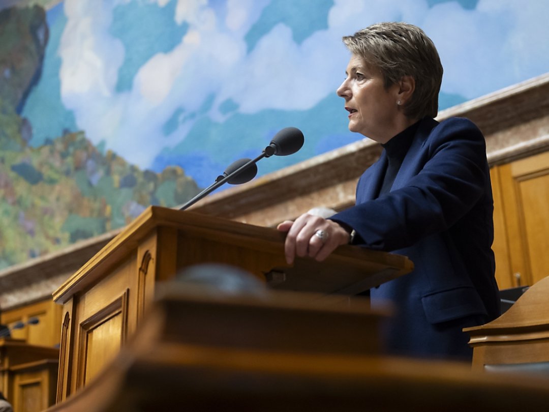 La ministre des finances Karin Keller-Sutter lors des débats sur le budget 2024 au National, qui se sont étalés sur deux jours.