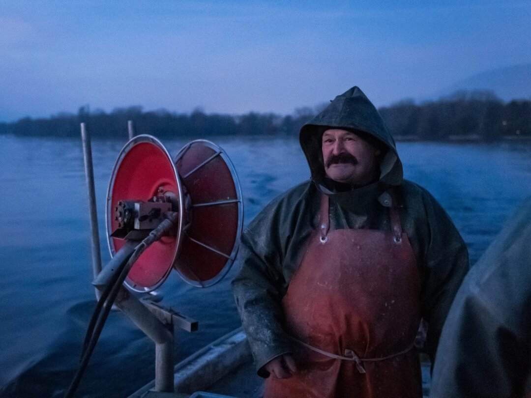 Denis Junod, pêcheur à Auvernier, sur le lac de Neuchâtel, en janvier 2020.
