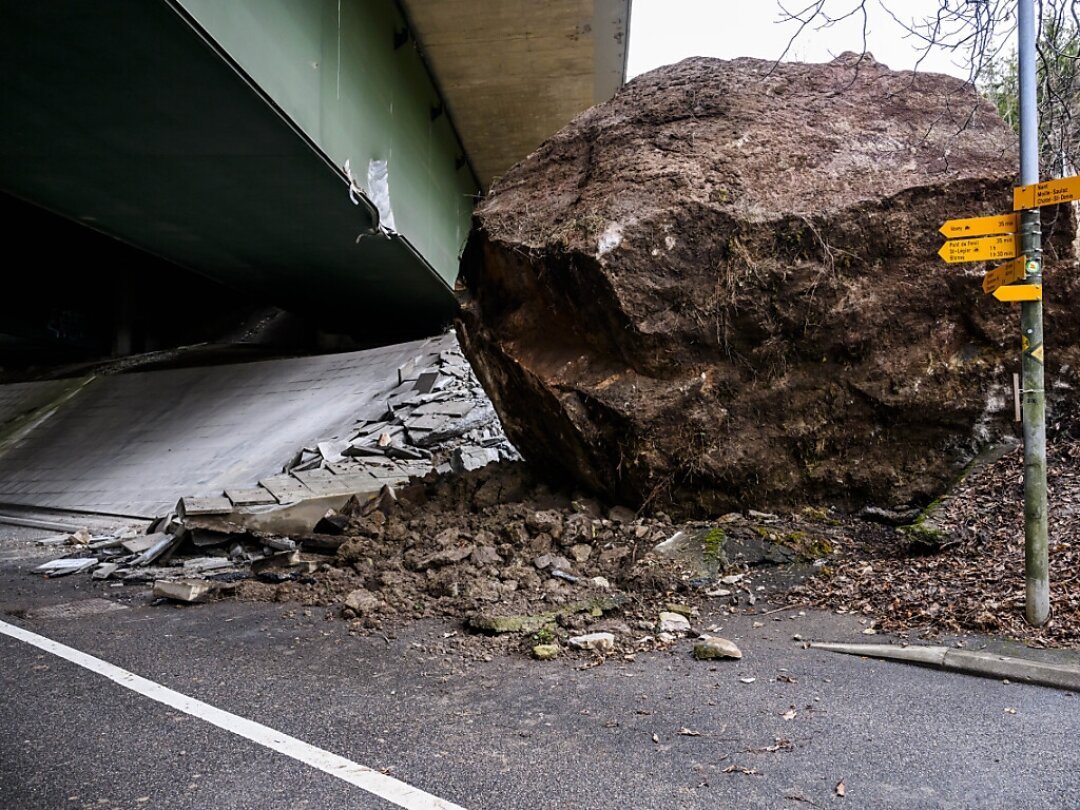 Le viaduc n'a pas été endommagé. Un géologue et des ingénieurs se sont rendus sur place pour évaluer les dégâts.
