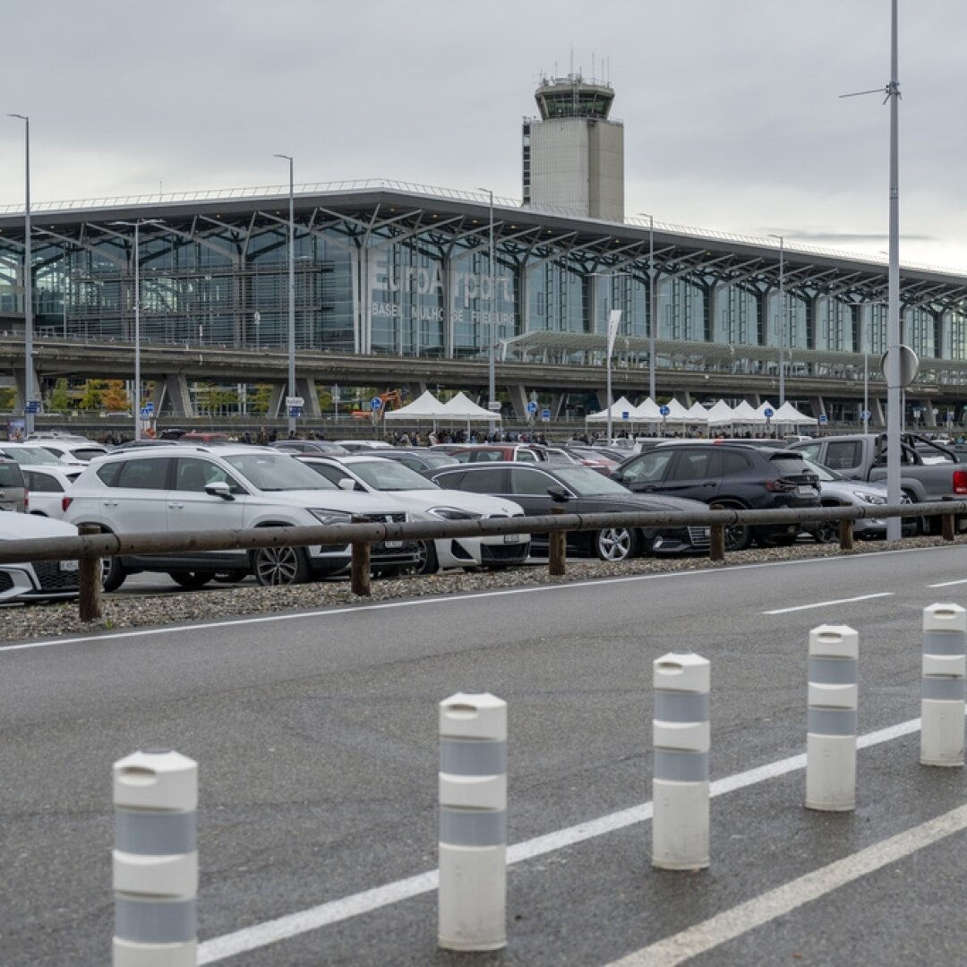 En mars déjà, l'aéroport de Bâle-Mulhouse avait dû être évacué à plusieurs reprises, en raison de fausses alertes à la bombe (archives).