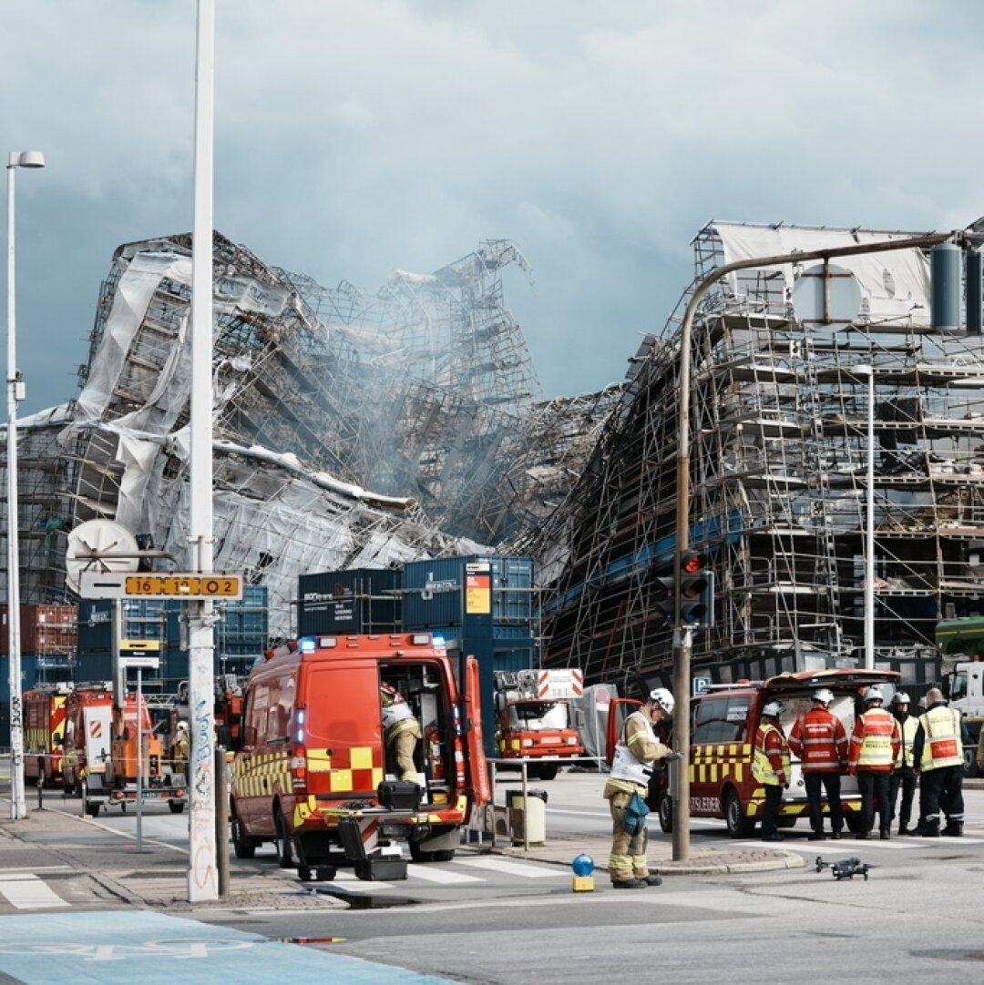 La façade s'est écroulée vers l'intérieur du bâtiment, construit au XVIIe siècle.