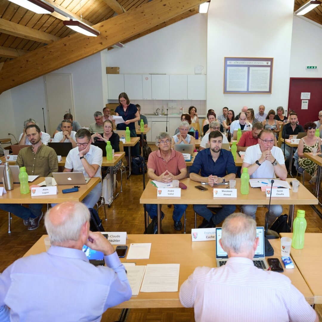La séance constitutive du Conseil général de Val-de-Ruz, prévue le 27 mai, a été convoquée «sous réserve».