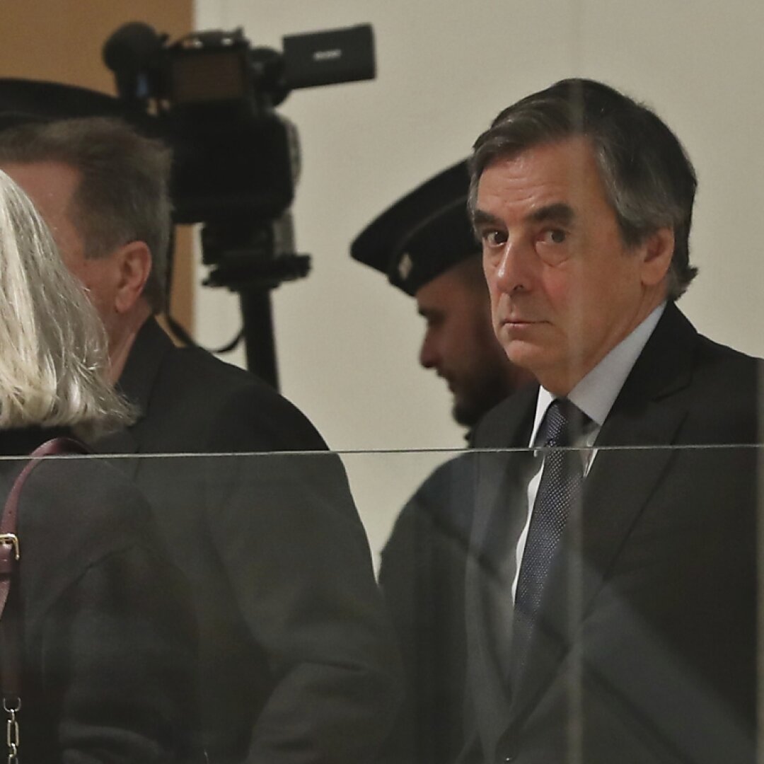 Si ls Cour de Cassation a confirmé la culpabilité de François Fillon dans l'affaire des emplois fictifs de son épouse, Pénélope, à sa droite, elle a ordonné un nouveau procès pour fixer sa peine (Archives).