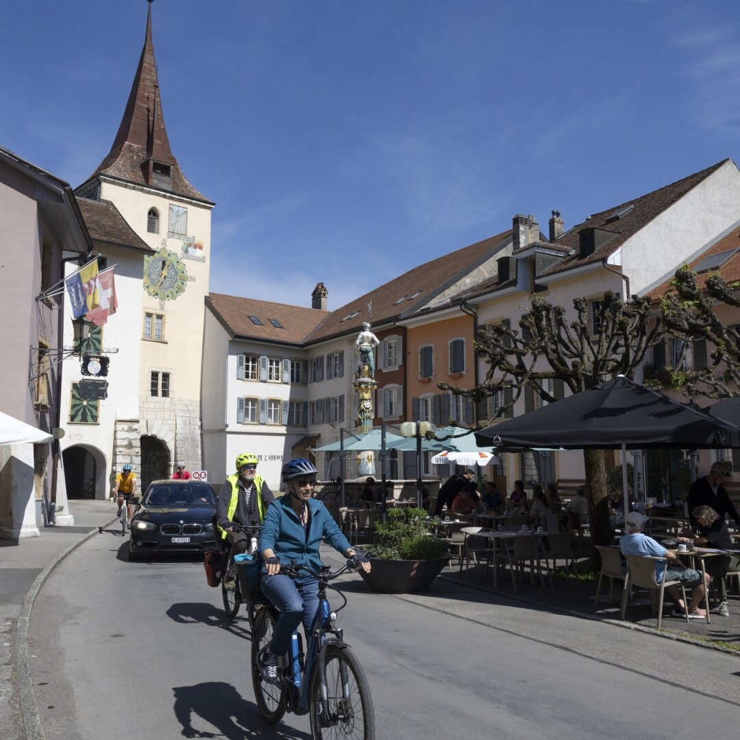 La vitesse à laquelle certains cyclistes traversent le bourg du Landeron provoque des situations dangereuses, relèvent les restaurateurs du lieu.
