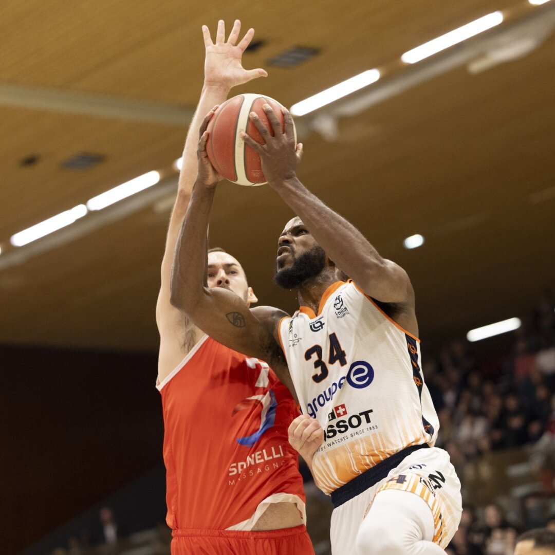 Toute la rage de Darious Moten, ici au duel avec Marko Mladjan, n’aura pas suffi hier soir.