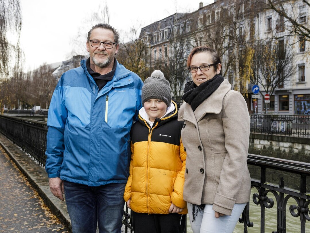 Nils, 11 ans, ici entouré par ses parents, a survécu à un cancer diagnostiqué alors qu'il n'avait que quatre ans.