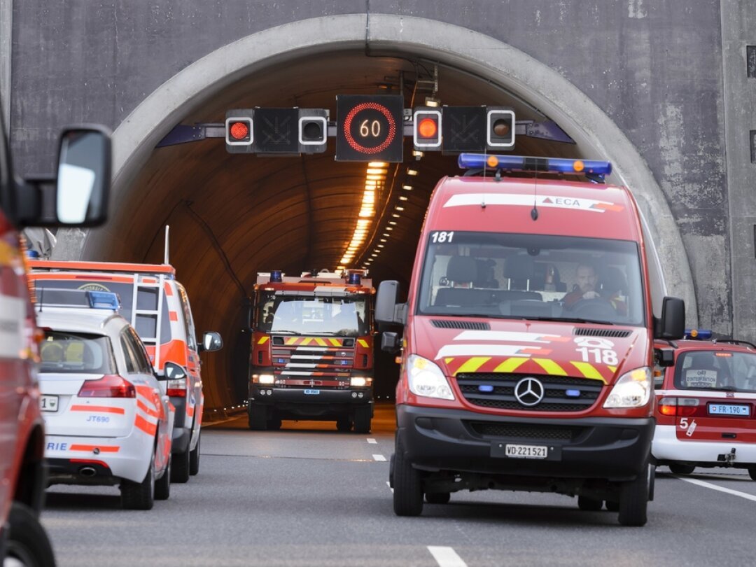 Malgré l’intervention rapide des secours, le conducteur du véhicule à contre-sens est décédé sur place.