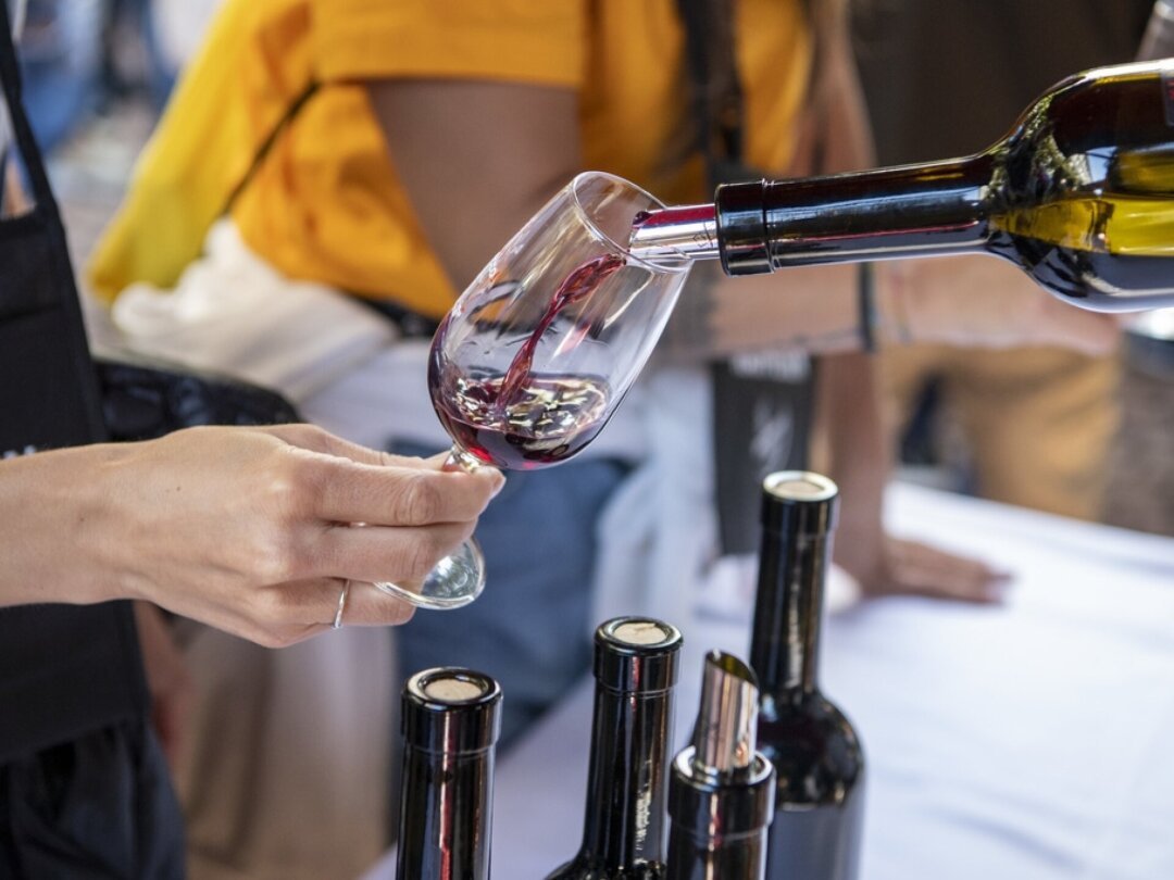 La part de marché des vins suisses a augmenté en 2023, malgré une consommation globale en baisse (illustration).