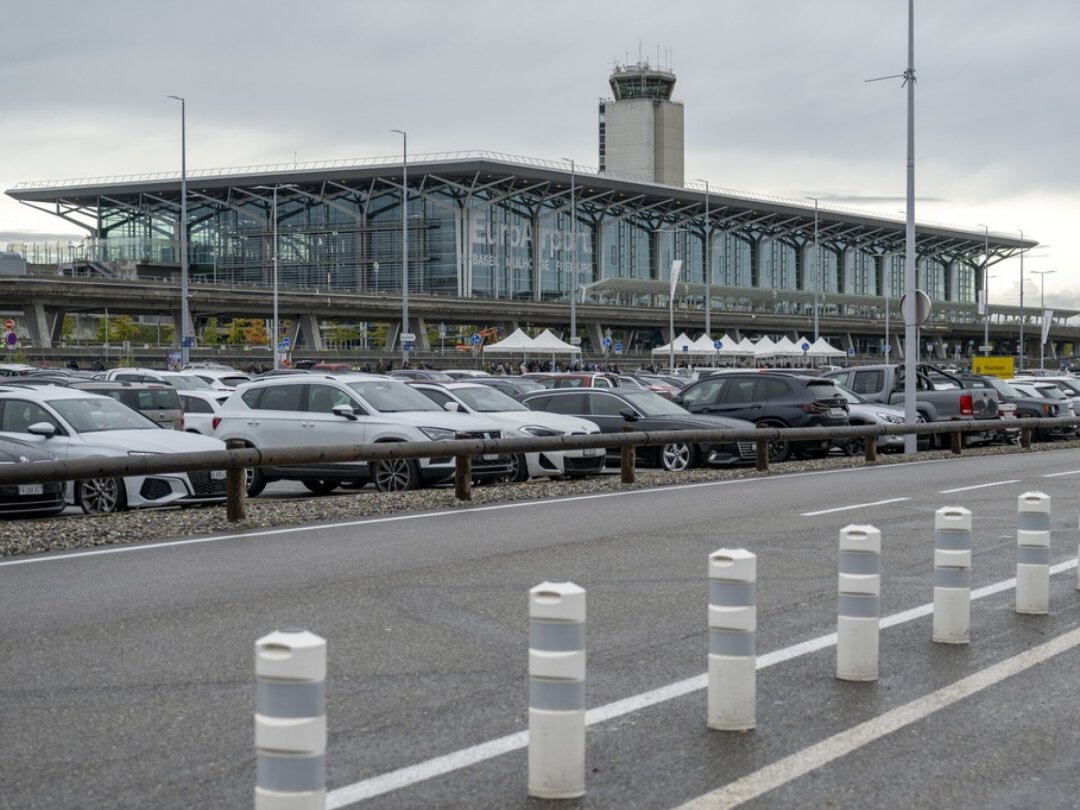 En mars déjà, l'aéroport de Bâle-Mulhouse avait dû être évacué à plusieurs reprises, en raison de fausses alertes à la bombe (archives).