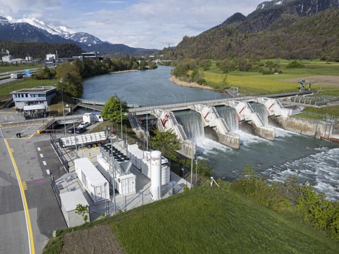 L'installation inaugurée vendredi se trouve au bord du Rhin, à proximité immédiate de la centrale hydraulique de Reichenau, à laquelle elle est directement connectée.