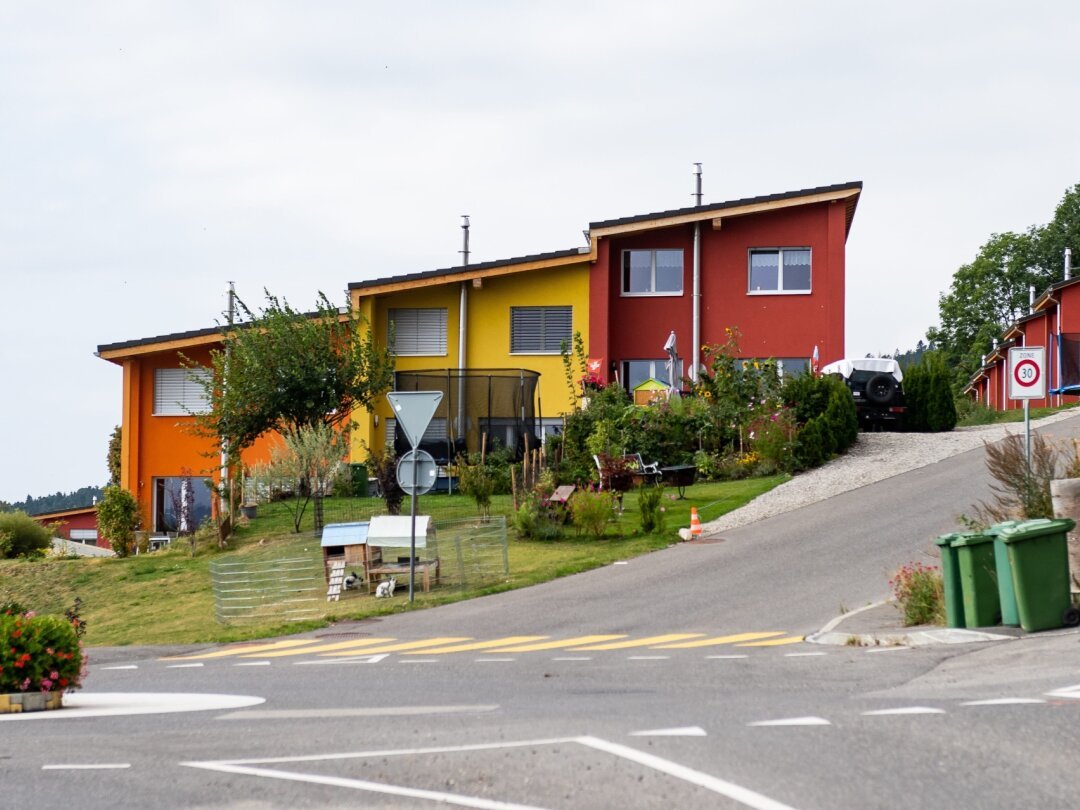 Depuis la fin de 2023, dans le canton de Neuchâtel (ici aux Geneveys-sur-Coffrane), les prix des villas et des PPE sont repartis à la hausse.