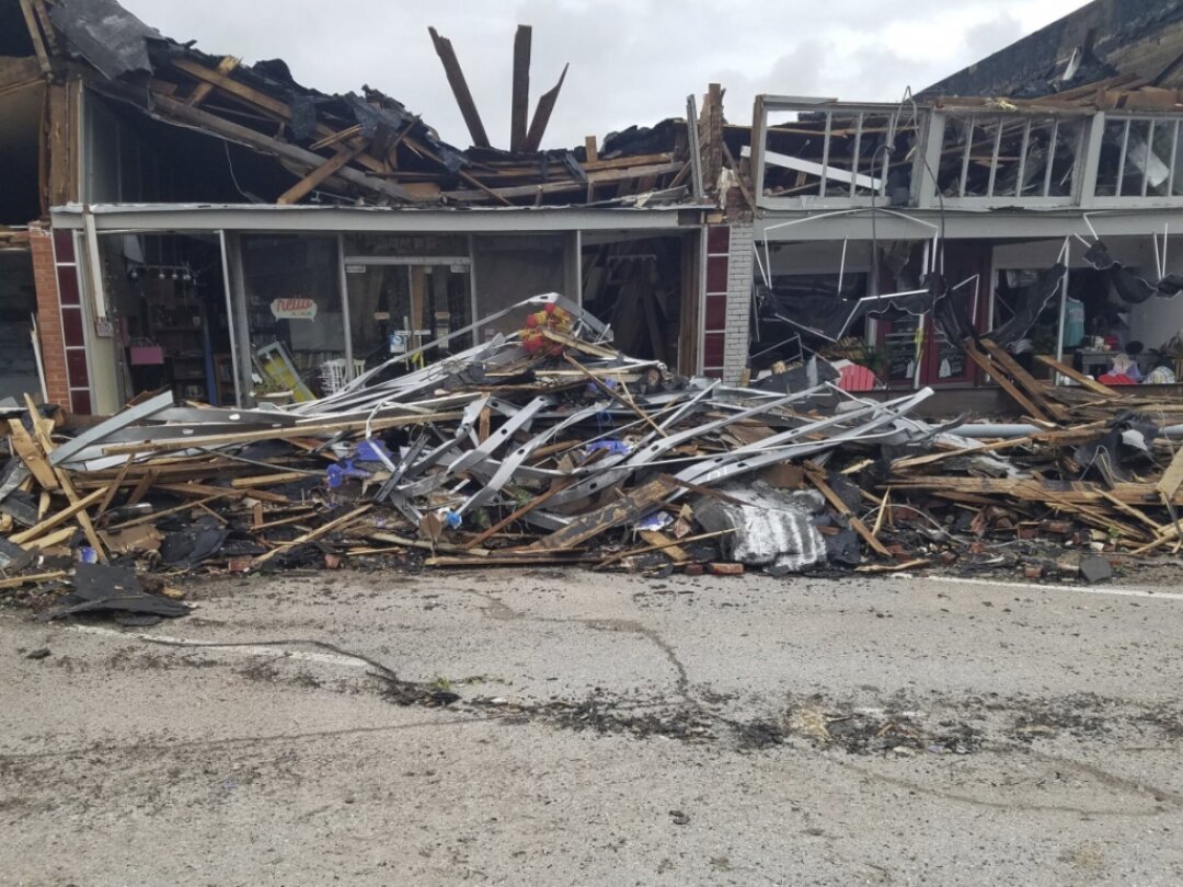 Plusieurs habitations ont été totalement détruites après que des tornades ont frappé plusieurs Etats du centre des Etats-Unis.