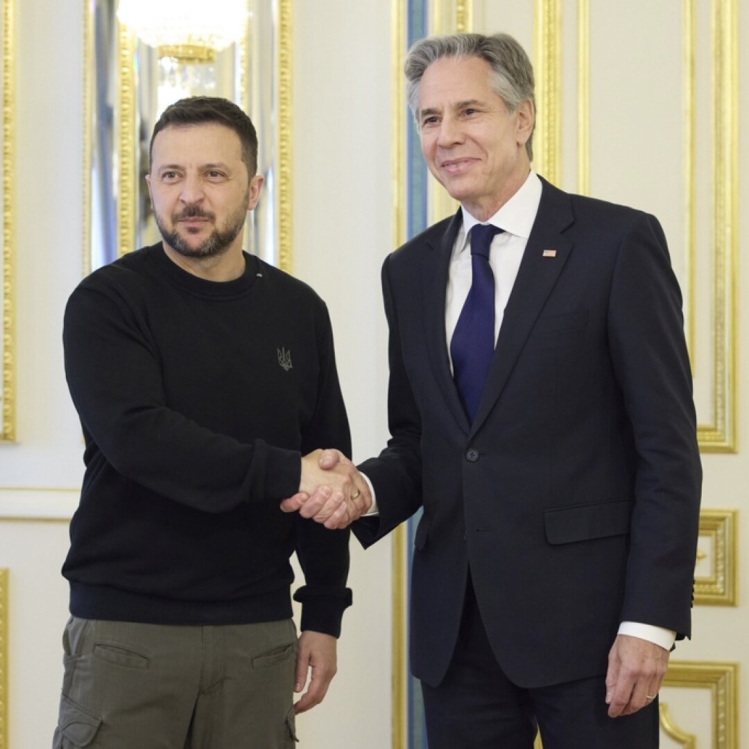 Antony Blinken (à droite) a rencontré le président ukrainien Volodymyr Zelensky à Kiev.