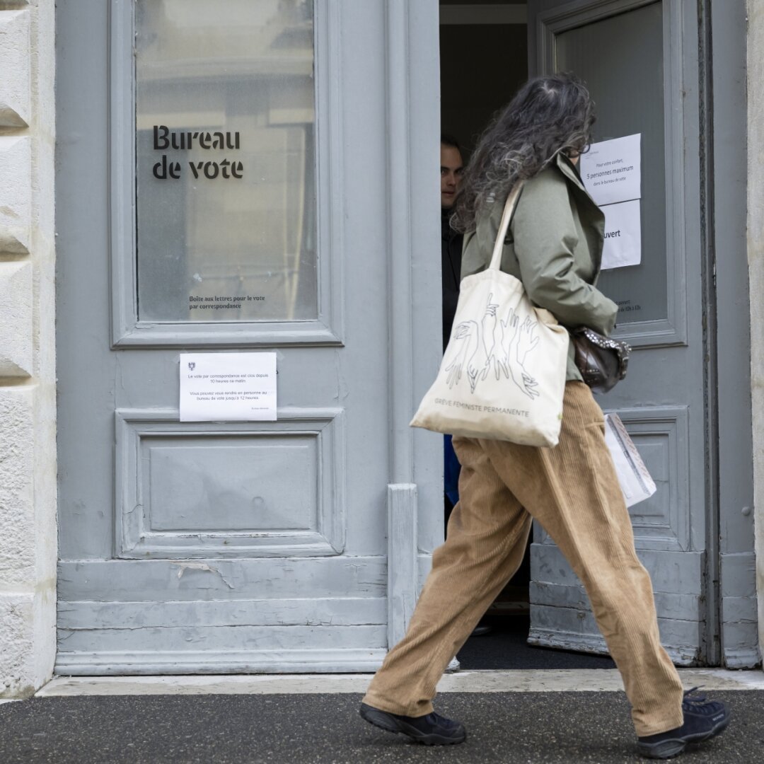 Les quelque 9000 électeurs qui se sont déplacés à Neuchâtel pour ce second tour des élections communales ont souvent laissé des lignes vides sur leurs bulletins de vote.