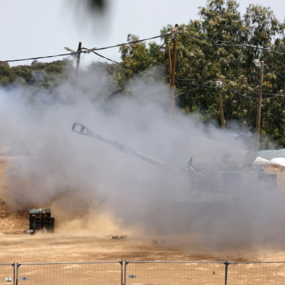 Le chaos menace à Gaza, sous le feu de l'artillerie israélienne.