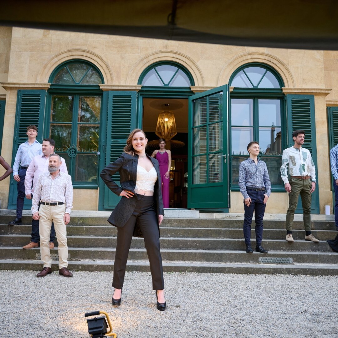Les seize candidats et candidates à  Miss & Mister Fête des Vendanges à la villa Castellane.