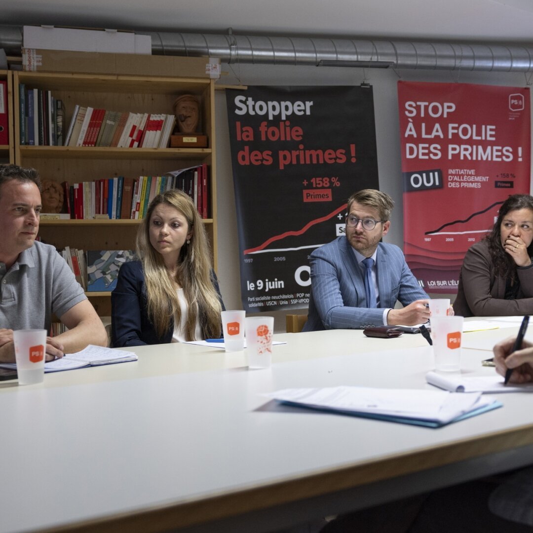 Armin Kapetanovic, Cindy Da Costa Tavares, Baptiste Hurni et Silvia Locatelli dans les locaux du parti socialiste à Neuchâtel.