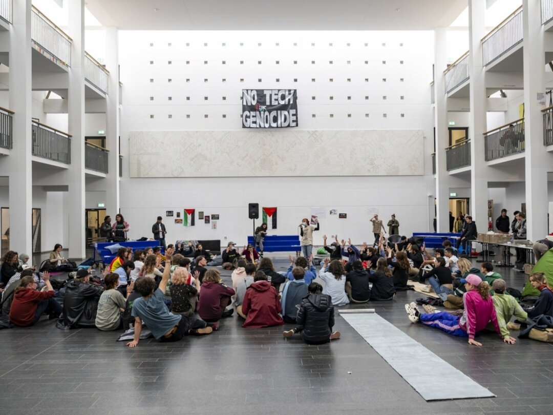 Des étudiants pro-palestiniens occupaient pacifiquement le hall du bâtiment d'architecture de l'EPFL.