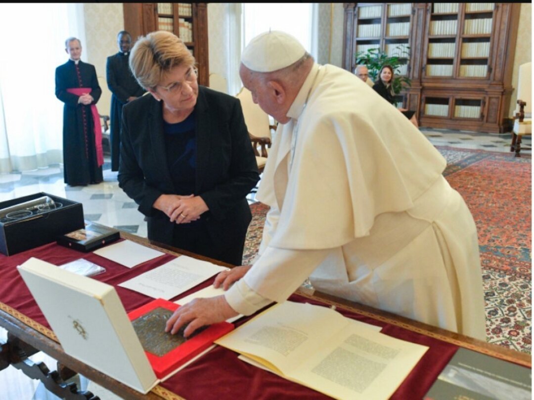 Viola Amherd, la présidente de la Confédération, a été reçue par le pape François samedi matin au Vatican.