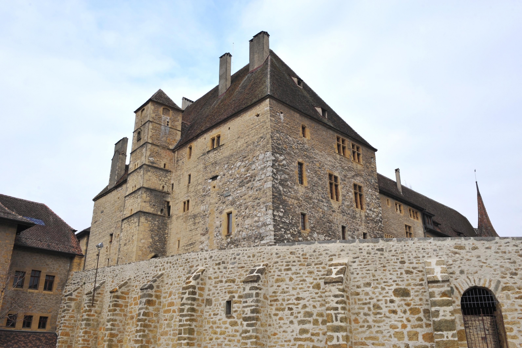 Le Château de Colombier accueillera deux écoles de recrues dès fin 2016, mais perdra l'école d'officiers.
