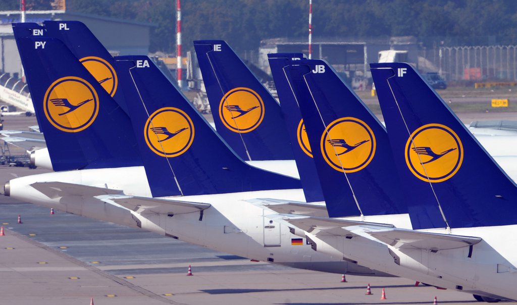 epa03874116 (FILE) A file photo datewd 07 September 2012 showing planes of airline Lufthansa seen on a runway of the airport in Duesseldorf, Germany. German airline Lufthansa on 19 September 2013 confirmed plans to buy 59 new ultra-modern, wide-body airliners in a deal with a book value of 14 billion euros (18.7 billion dollars) that will be split between America's Boeing and Europe's Airbus. The order for 34 Boeing 777-9X and 25 Airbus A350-900 is the biggest in the history of Lufthansa and in European aviation history. Lufthansa's supervisory board approved the order at a meeting 19 September 2013 in Frankfurt. The real value of the order is unknown. Aircraft manufacturers are known to give double-digit discounts for big orders. The twin-engine Boeing 777 and Airbus A350 offer significant fuel savings on long routes compared with their heavier, four-engine forerunners, the 747 and A340, which Lufthansa plans to phase out of its fleet. Lufthansa CEO Christoph Franz said the new aircraft, the first of which will be delivered in 2016, would enable the airline to make a "quantum leap in efficiency."  EPA/FEDERICO GAMBARINI