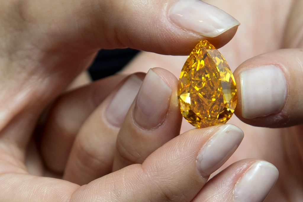 Le plus gros diamant orange du monde pèse plus de 14 carats. 