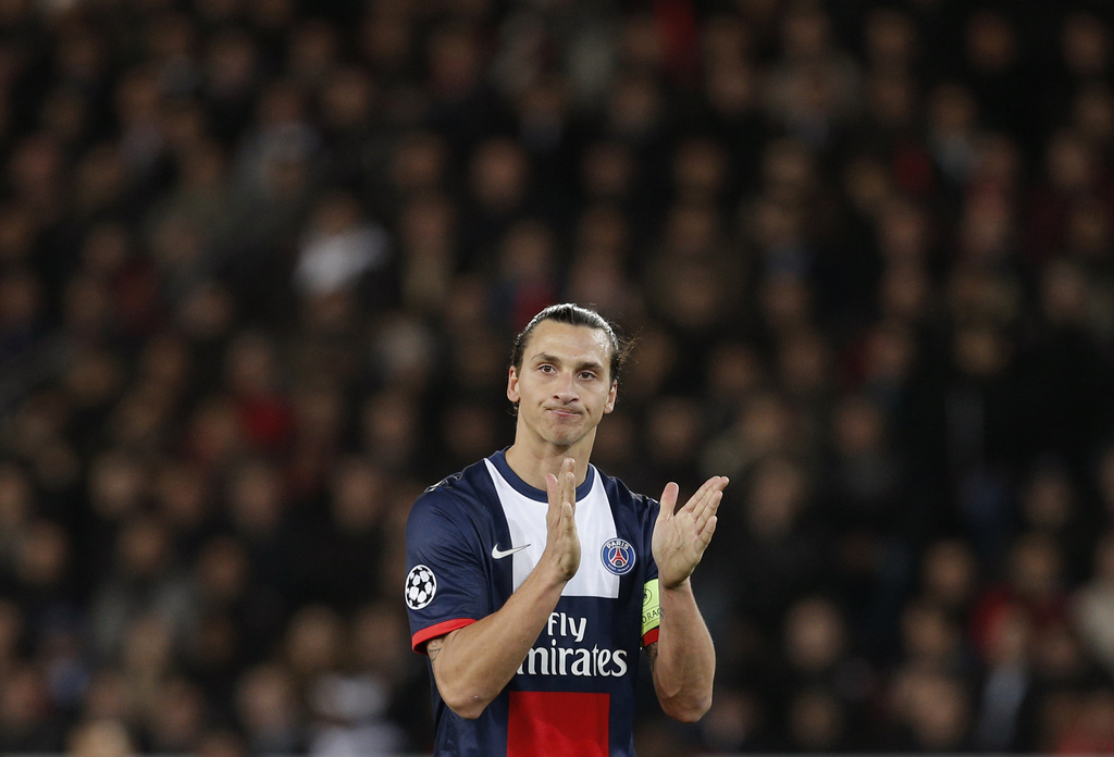 Zlatan Ibrahimovic, qui s'auto-applaudi après son énième but contre Nice.