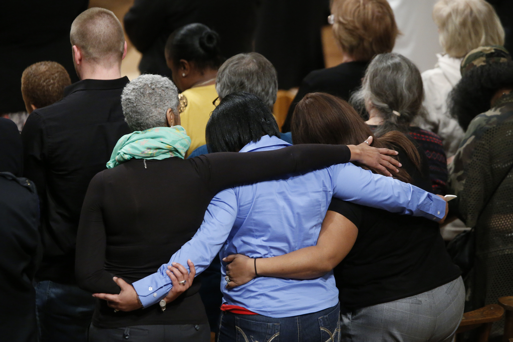 Des habitants, des familles de victimes et des centaines d'anonymes se sont réunis à l'appel de la Fondation Newtown.