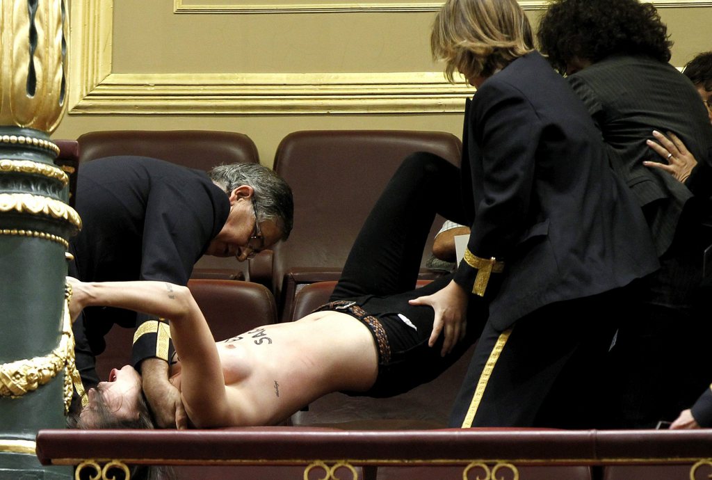 Ce n'est pas la première fois que les Femen interviennent dans la campagne sur l'avortement. En 2013 déjà, elles avaient fait irruption au sein du parlement espagnol.