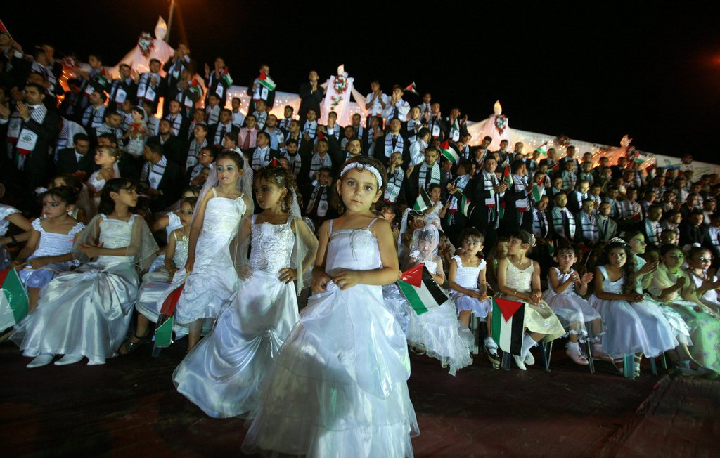 Des mariages collectifs ont lieu régulièrement en Palestine. Le principal objectif pour les mariés, c'est de partager les frais.