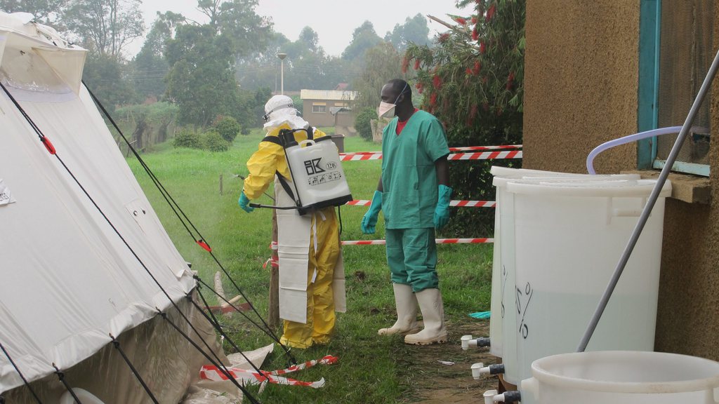Ebola ne se soigne pas. Tout au plus peut-on prendre des mesures de prévention, comme ici, en 2012, en Ouganda.