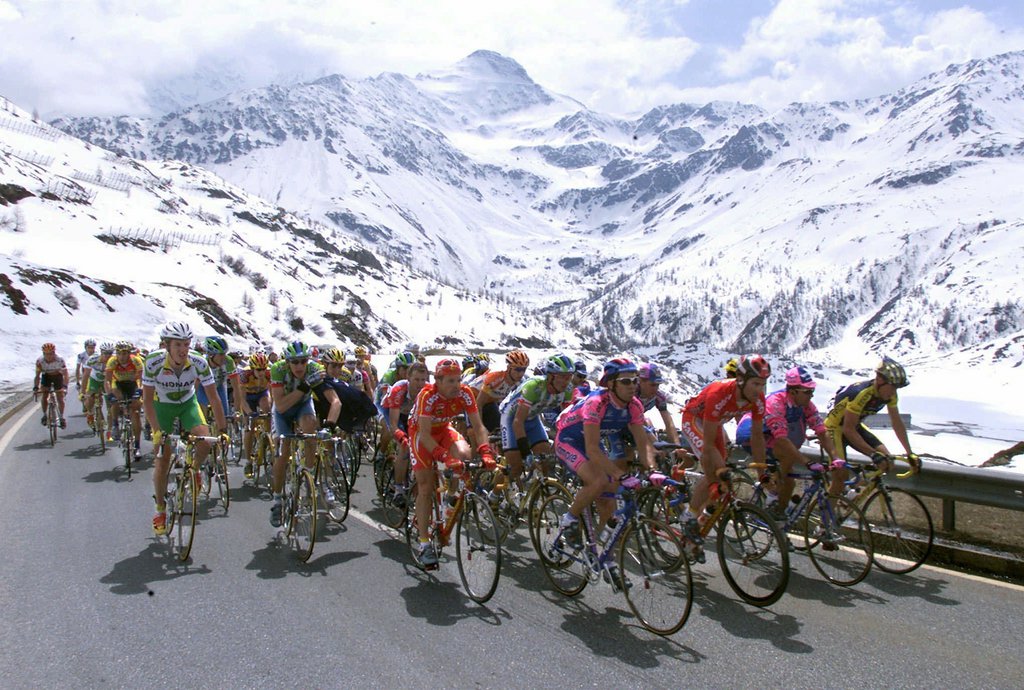 Le col du Simplon, parcouru par les cyclistes du Tour de Romandie en 2000.